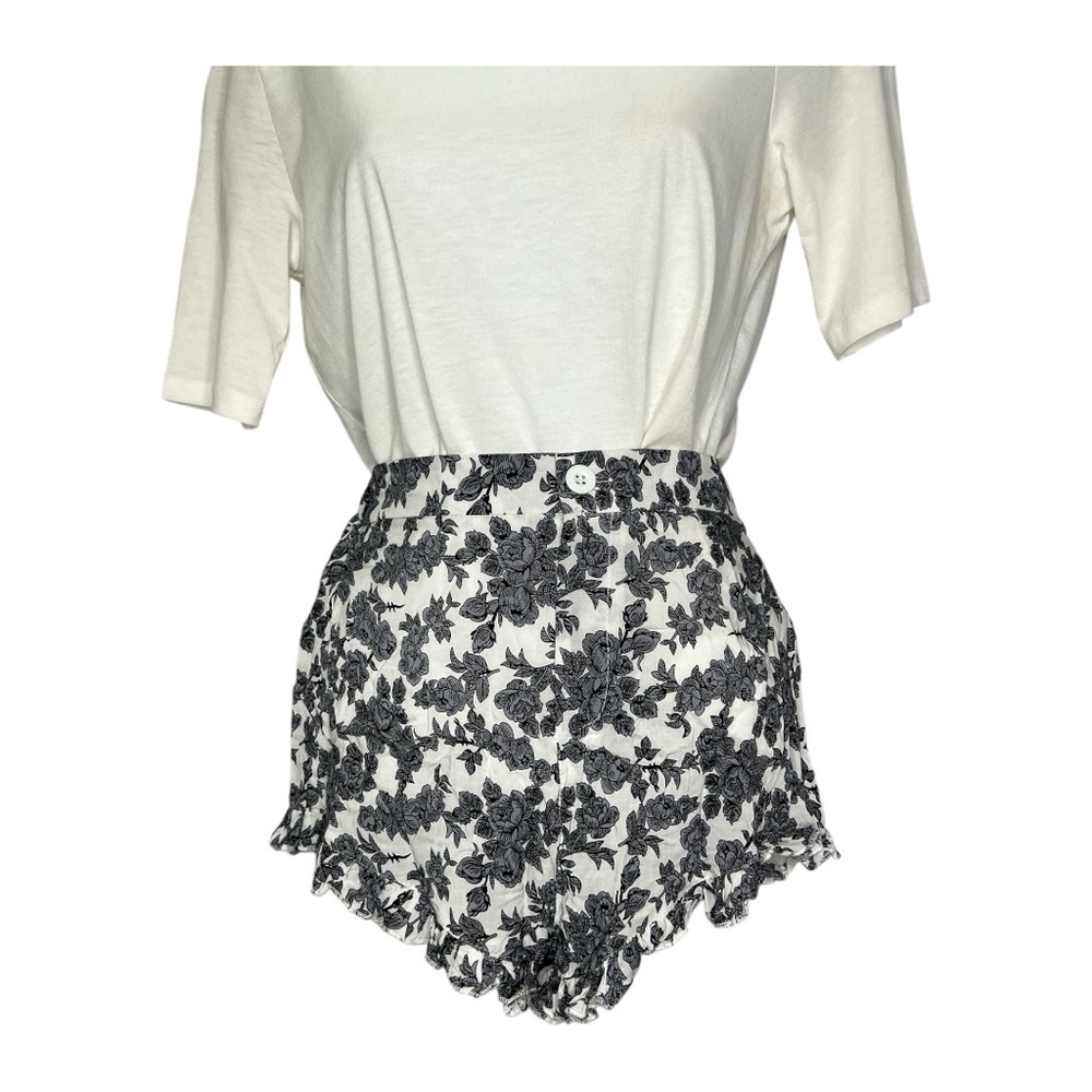 Seek the Label Black Whiteโ Gray Floral Ruffle Shorts Sz XS NEW